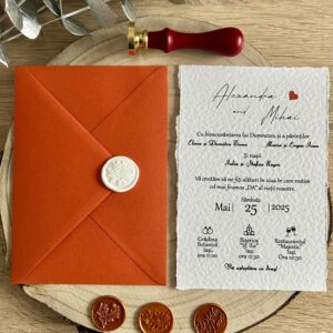 Invitație de nuntă texturată cu sigiliu alb și plic portocaliu
