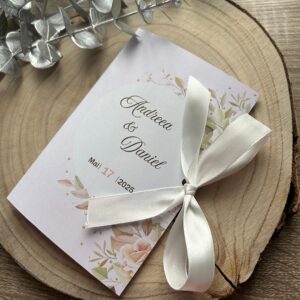 Invitație de nuntă tip carte cu panglică design floral