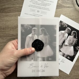 Invitație de nuntă cu poza mirilor calc și sigiliu