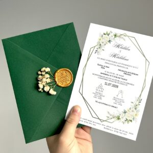 Invitație de nuntă cu sigiliu, plic verde și flori uscate
