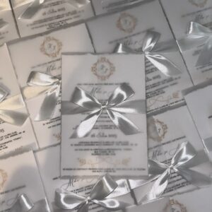 Invitație de nuntă cu fundă albă